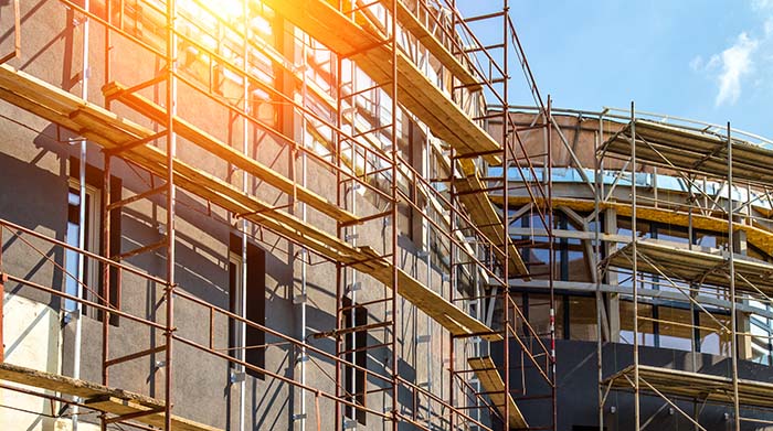 Plataformas de andamios en el sitio de construcción